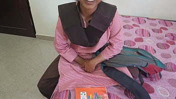 गर्म भारतीय छात्रा ने शिक्षक के साथ कोचिंग रूम में डॉगी स्टाइल में चुदाई करते हुए हिंदी में गंदी बातें की