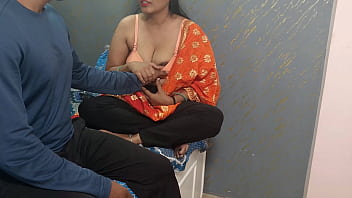 गाँव के दोस्त की मौसी के साथ गर्म मुलाकात जब घर पर कोई नहीं था, देसी आवाज़ में सेक्सी अंदाज़