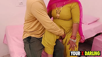 मैं अपनी सौतेली माँ को चोदता हूँ और वो मुझे अपनी चूत के अंदर ही निकलवाती है