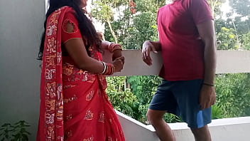 पड़ोस की आंटी को घोड़ी बनाकर जमकर चोदा, इतना जोर से पेल दिया कि उनकी गीली चूत फटने लगी