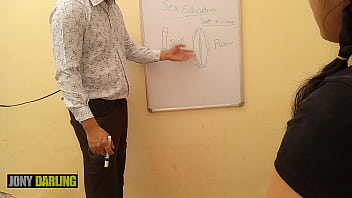 भारतीय गर्म टीचर ने छात्र को चूत और लंड का सबक दिया, जोनी डार्लिंग की गंदी बातें