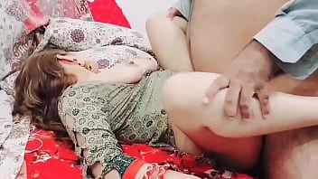 भारतीय भाभी का गर्मागर्म सेक्स संपत्ति दलाल के साथ – हिंदी में गंदी बातें और मचती रंजिश