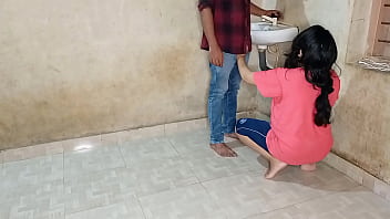 भाभी की गीली चूत ने प्लंबर का लंड पिघला दिया – हिंदी गर्म कहानी