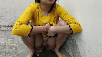 भड़कीली कामवाली की गर्म बोलियाँ – साहब के साथ जंगल में जंगली चुदाई की Xxx रौनक