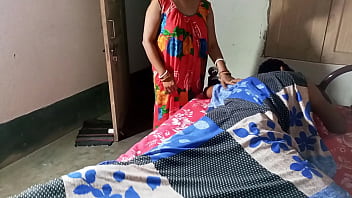 पत्नी के बाद नौकरानी को धमाकेदार चुदाई देता पति – गर्मागर्म हिंदी आडियो