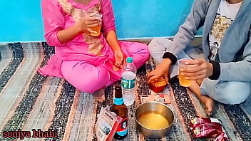 पड़ोसन की गर्म चूत को चोदकर बिस्तर हिला दिया, मजेदार हिंदी आवाज़