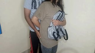 गरीब कॉलेज लड़की को पैसों के लिए मकान मालिक ने चोदा – हिंदी ऑडियो