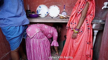 गर्म रसोई में सेक्सी स्टेप फैमिली का नंगा मज़ा