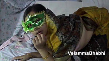 गर्म भारतीय सौतेली माँ ने लंड खड़ा करने में बेटे की मदद की