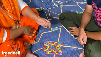 गर्म बहनोई के साथ लूडो खेलते हुए सेक्सी बहू – जीतने वाला चोदेगा मजेदार अंदाज में