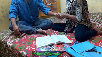 भारतीय गर्म छात्रा कविता का मास्टरजी के साथ सेक्सी अदाएँ और चुदाई का मजा – हिंदी में