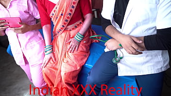 भारतीय डॉक्टर के क्लिनिक में गर्म मुलाकात