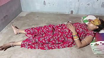 नींद में सोई छोटी बहन को चोद दिया