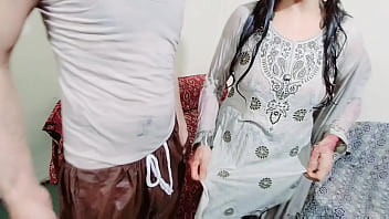 मुस्लिम जोड़े की गर्म चेयर सेक्स, पति ने मोटी गांड वाली बीवी को जोरदार चोदा (हिंदी ऑडियो)