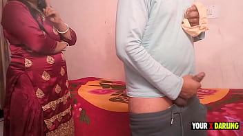 गर्मजोशी से भरा अनोखा वीडियो: स्टेपमॉम और स्टेपसन का घर का बना मजेदार सेक्स