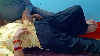 कमरे में अकेले बुलाकर उसकी चादर पर लिटा दिया