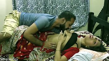 गर्म भारतीय बेचैन पत्नी का सेक्सी Ba पास केयरटेकर के साथ जंगली संभोग – साफ हिंदी आवाज़ में