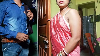 ब्रा सेल्समैन ने गर्मजोशी से भाभीजी को चोदकर किया मजेदार सेक्स – हिंदी आवाज में