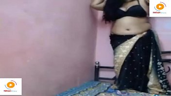 गर्म भारतीय भाभी का सेक्सी लाइव शो Hd में