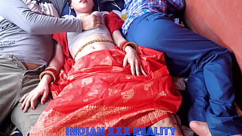भारतीय स्टेप मॉम और स्टेप बेटे का गर्म मिलन, देसी अंदाज में पूरा परिवार मस्ती में