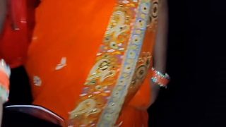 घुमाते हुए रास्ते में दीदी से फुसफुसाया – आज मन बहुत कर रहा है, रात को कुछ खास दे दो