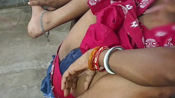 गर्म भारतीय भाभी का चुदाई का मजा नौजवान लड़के के साथ (हिंदी में)