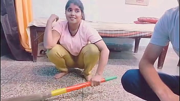 मेरी गर्म बीबी के मोटे मुम्मे चूसने में मज़ा आता है
