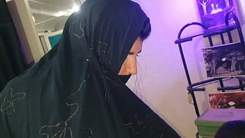हॉट रिफ्यूजी हिंदी बेबी देसी चुदाई और तांत्रिक मसाज के बदले में शरण