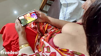 गर्म स्टेप सिस्टर का सेक्सी पोर्न देखते हुए मस्त मज़ा