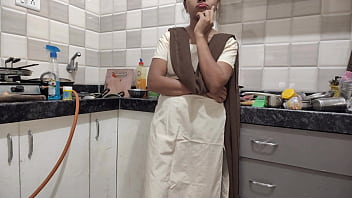 देसी कॉलेज बेबी अपने स्टेप ब्रदर के साथ गर्म सेक्स करते हुए मचा देती है चीखें