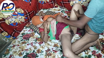 गांव की भाभी के साथ जबरदस्त सेक्स – हरी साड़ी ब्लाउज में, चूत और गांड दोनों तैयार