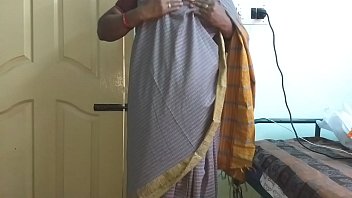 भारतीय गर्मागर्म चुदाई की रानी वनिता का धूसर साड़ी में सेक्सी अंदाज़, बड़े बूब्स और चिकनी चूत का मजा