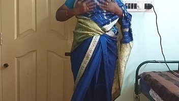 भारतीय हॉर्नी चीटिंग तमिल तेलुगु कन्नड़ मलयालम हिंदी वनिता वाइफ नीले साड़ी में बड़े बूब्स और शेव्ड पुस्सी दिखाते हुए, बूब्स दबाना निप्पल रब करना पुस्सी मस्टरबेशन