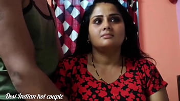 मालकिन ने नौकर के बड़े लंड से गर्म चुदाई की, पति के बाहर होते हुए भीगी चूत मचा दी धमाल