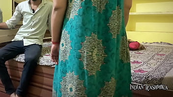 गर्म देशी भाभी घर पर अकेली और देवर ने जमकर चोदा उसकी चूत
