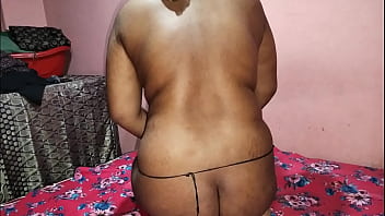 कुंवारी नौकरानी पहली बार मालिक के साथ गर्म सेक्स करती है