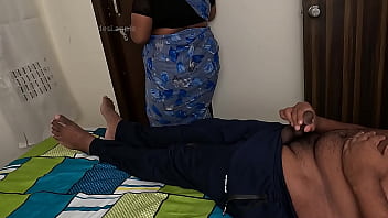 घर के अंदर नौकरानियों के साथ क्या गर्म माहौल बनता है