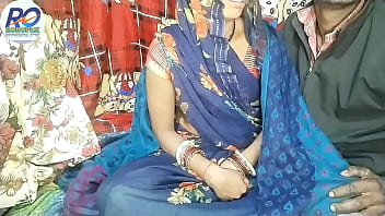 देसी राशि आंटी का सेक्सी अंदाज, क्लेयर वैसे ने साड़ी उठाकर उंगलियों से चोदना शुरू किया