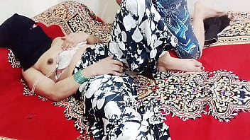 भारतीय मोटे लंड से मुझे जोरदार चोदो, असली कच्चा जंगी सेक्स चाहिए इस गर्म अरब बीवी को