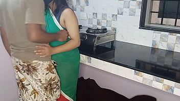 सुबह सुबह जब सब डाइनिंग हॉल में थे, भाभी को किचन स्टैंड पर चोदा