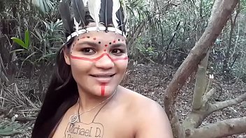 तिग्रेसा वीआईपी ने भारतीय लड़की का भेष बनाकर लकड़हारे पर हमला किया, मगर वो सीधा उसके गांड में घुस गया