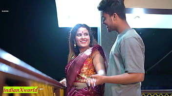 अविवाहित जोड़े का जबरदस्त सेक्स! असली डेटिंग में मजेदार चुदाई