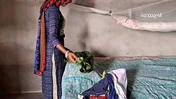 देवर ने देखा भाभी को क्रीम लगाते हुए, फिर किया उसका बिस्तर पर रियल रोल प्ले