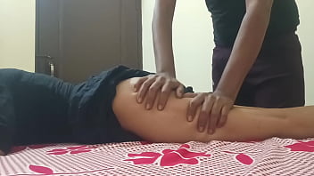 भारतीय देसी प्रेमिका अपने बॉयफ्रेंड के साथ मस्ती करते हुए, साफ हिंदी आवाज़ में