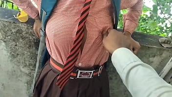 गाँव की सुन्दर स्कूली लड़की का बाहर बनाया हुआ सेक्स वीडियो, देसी ग्रामीण युवती का गुप्त Mms