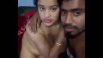 भारतीय प्रेमिका के साथ रोमांटिक पल
