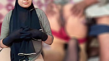 भाभी की मुस्लिम सहेली रेशमा की गीली चूत मेरे काले बड़े लंड से चोदी गई