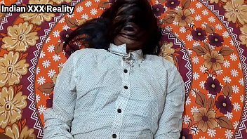भारतीय देसी सौतेली माँ के साथ हनीमून का रोमांटिक रात