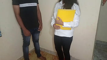 बॉस की सेक्रेटरी ने ऑफिस के बाथरूम में सैलरी बढ़वाने के लिए चटखारेदार मज़ा लिया