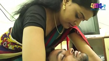 भारतीय गृहिणी का सॉफ्टवेयर इंजीनियर के साथ रोमांटिक अफेयर